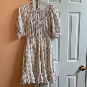 Cottage Core beige dress with dainty flower print. Size medium, Old Navy. Soft!